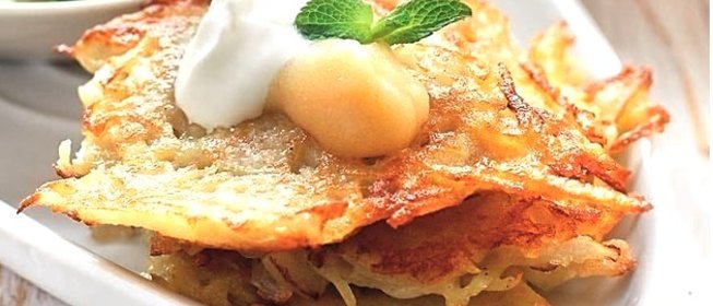 Картофельные оладьи латкес с яблочным соусом