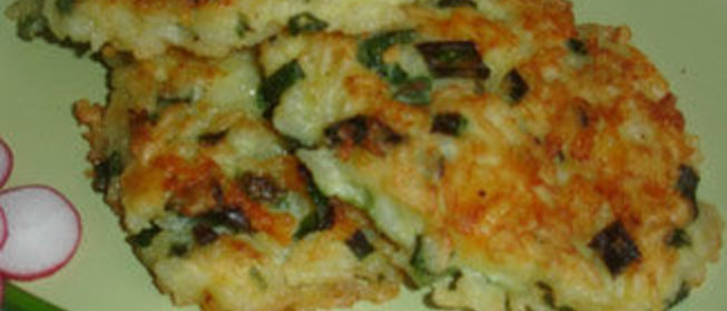 Рисовые оладьи с сыром и луком