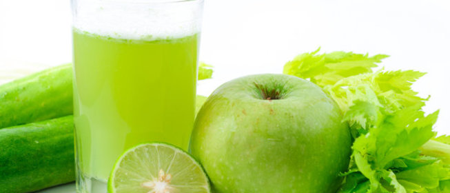 Сок из огурцов с яблоком, лаймом и сельдереем
