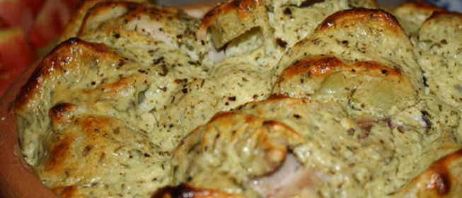 Картофель с курицей под соусом из брынзы