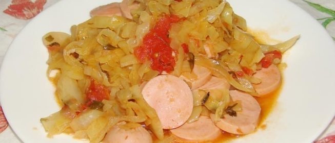 Солянка из капусты с сосисками