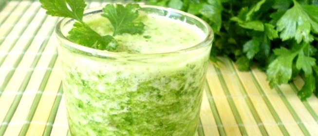 Зеленый коктейль с петрушкой