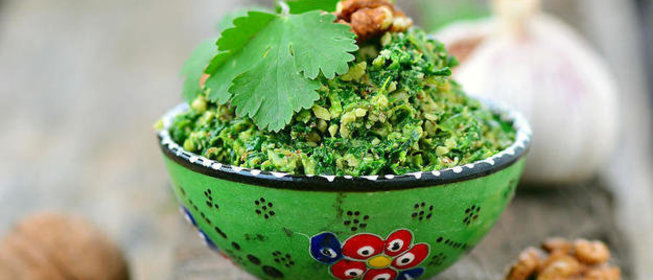 Шпинат с кунжутом и чесноком