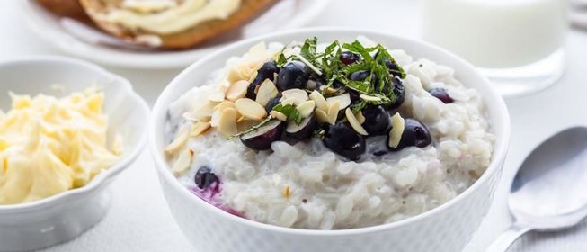 Рисовая каша с голубикой