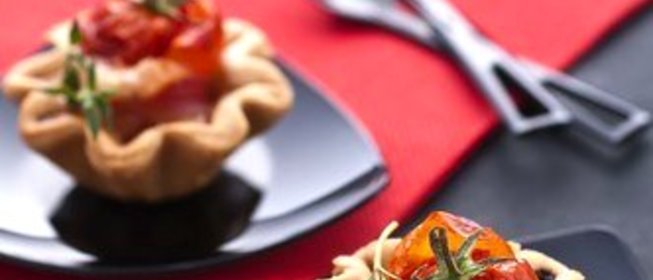 Фаршированные помидоры в слоеном тесте