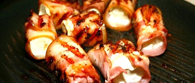 Брынза в беконе