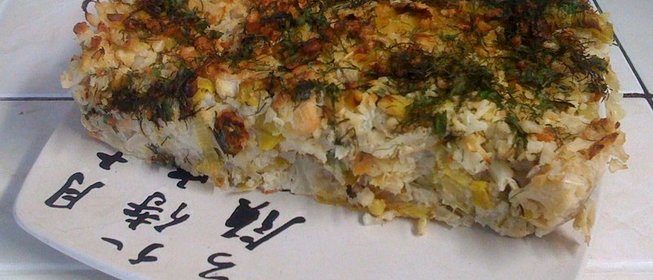 Кугель из цветной капусты и порея с миндально-травяной корочкой