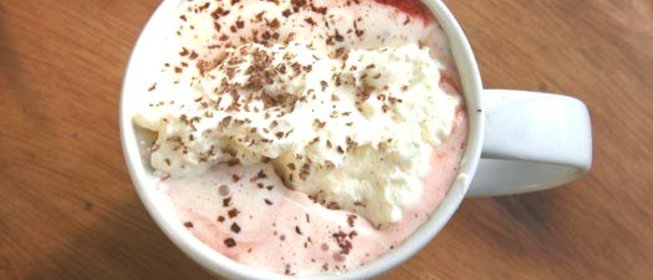 Красный бархатный горячий шоколад