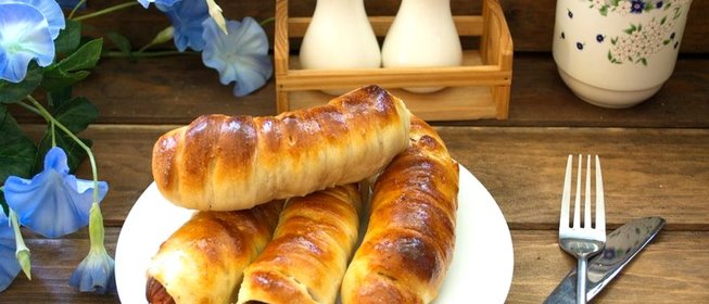 Сосиски в слоеном дрожжевом тесте