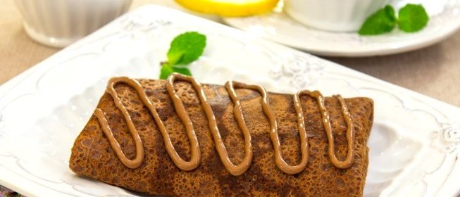 Шоколадные блинчики с бананами и орехами