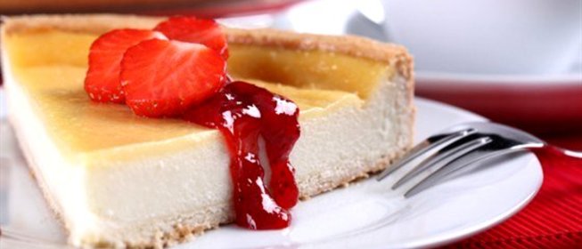 Творожная запеканка с ягодным сиропом