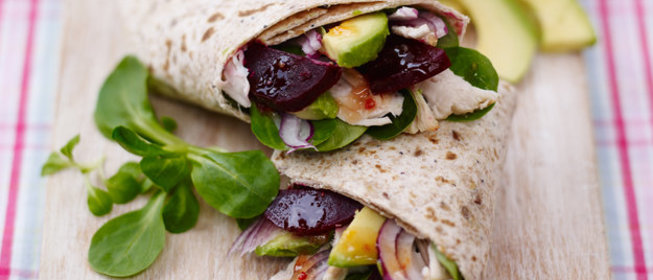 Ролл с курицей, свеклой и авокадо