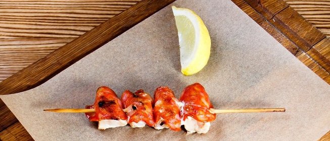 Шашлычки из куриного филе с чоризо