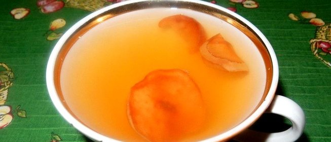 Компот из сушеных яблок с курагой и абрикосовым вареньем