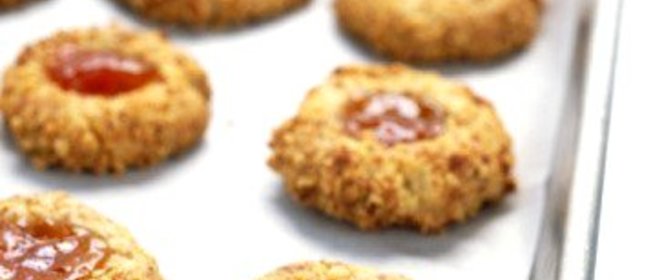 Пасхальное миндальное печенье с джемом