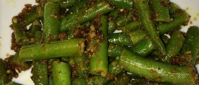 Стручковая фасоль с грецким орехом