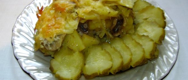 Картошка с грибами и сыром в духовке