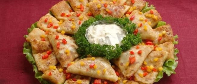 Блины фаршированные скумбрией яйцом и зеленым луком