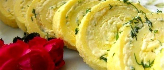 Рулет омлетный с плавленым сыром