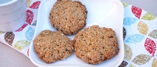 Овсяное печенье с шоколадом, изюмом, орехами