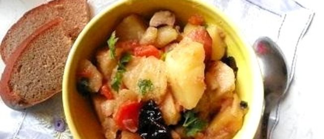 Картошка с грибами и черносливом