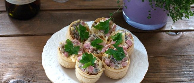 Закуска из ветчины и сыра