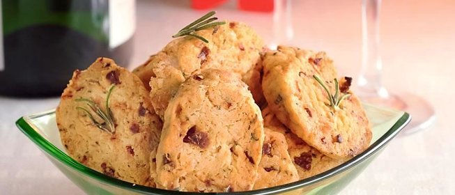 Сырное печенье к шампанскому