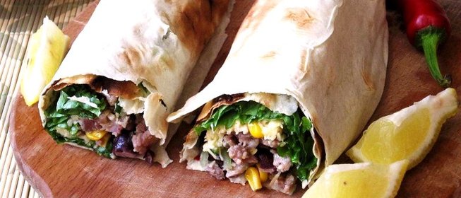 Буррито со свининой и красной фасолью