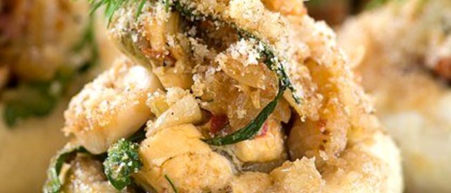 Грибы, фаршированные крабовым мясом, рикоттой и зеленью