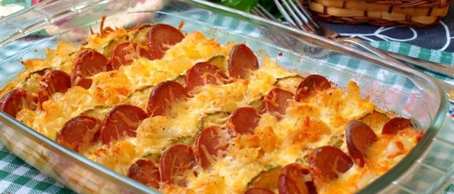 Запеканка из макарон с сардельками и кабачками
