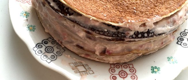 Овсяный блинный торт с творожное-малиновым кремом