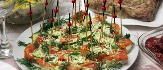 Праздничные канапе с форелью