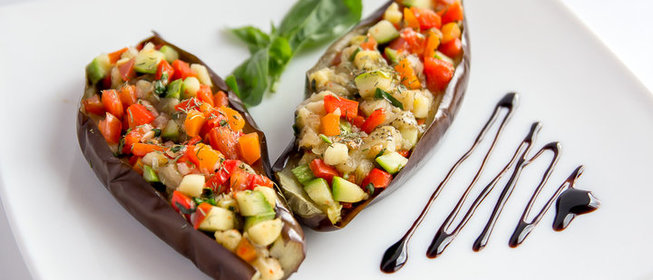 Баклажаны, фаршированные овощами