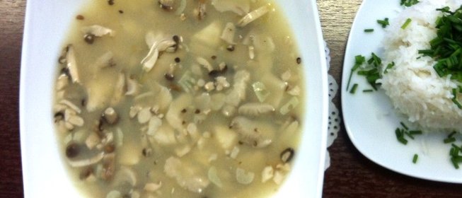 Куриный суп с лимонной травой и лаймом