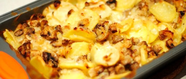 Картофель с грибами в сметане