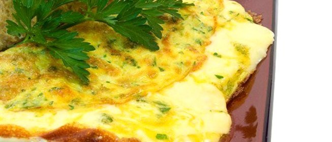 Омлет с цветной капустой, сыром фета и петрушкой