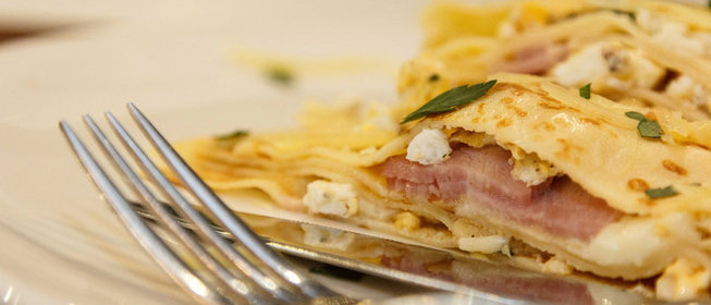 Креп с яйцом и беконом