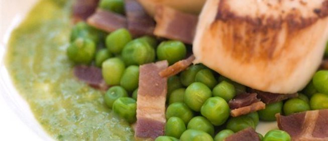 Зеленый горошек с панчеттой и луком-шалотом