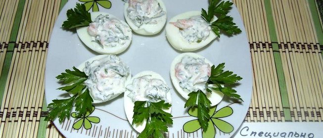 Яйца фаршированные креветками