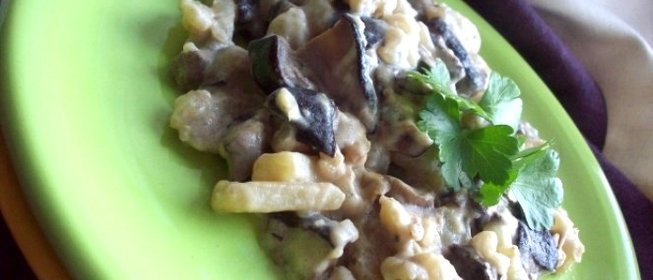 Тушеная картошка с грибами и сметаной