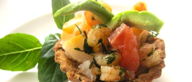 Тарталетки с креветками и авокадо