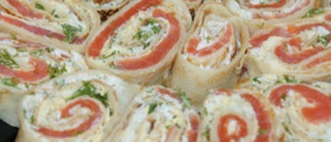 Блинные рулетики с семгой