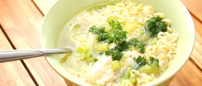 Куриный суп с лапшой роллтон