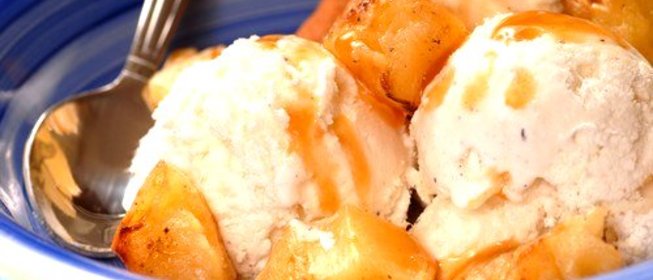 Ананасы на гриле с вареной сгущенкой и ликером Калуа