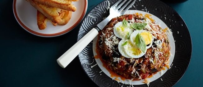 Мини-запеканка из капонаты с базиликом