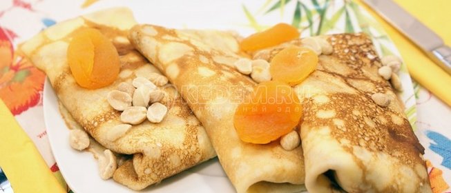Блины с творогом и сухофруктами