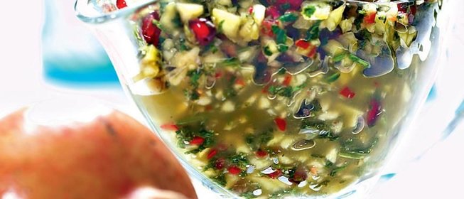 Cогревающая сальса из манго и граната