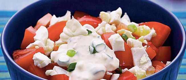 Помидоры с соусом из редьки