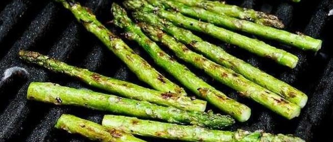Спаржа на гриле