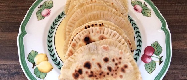 Кыстыбый с картофельной начинкой на сливочном масле